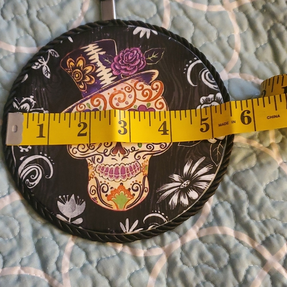 Skelton trivet - Picture 2 of 4